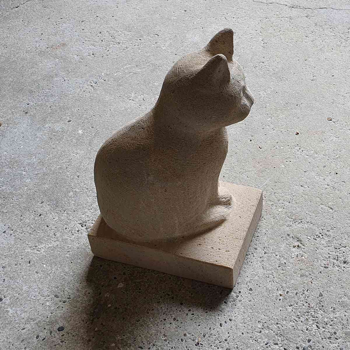 images/arbeiten/geschenkartikel/Katze%20in%20Savognier.jpg#joomlaImage://local-images/arbeiten/geschenkartikel/Katze in Savognier.jpg?width=1200&height=1200